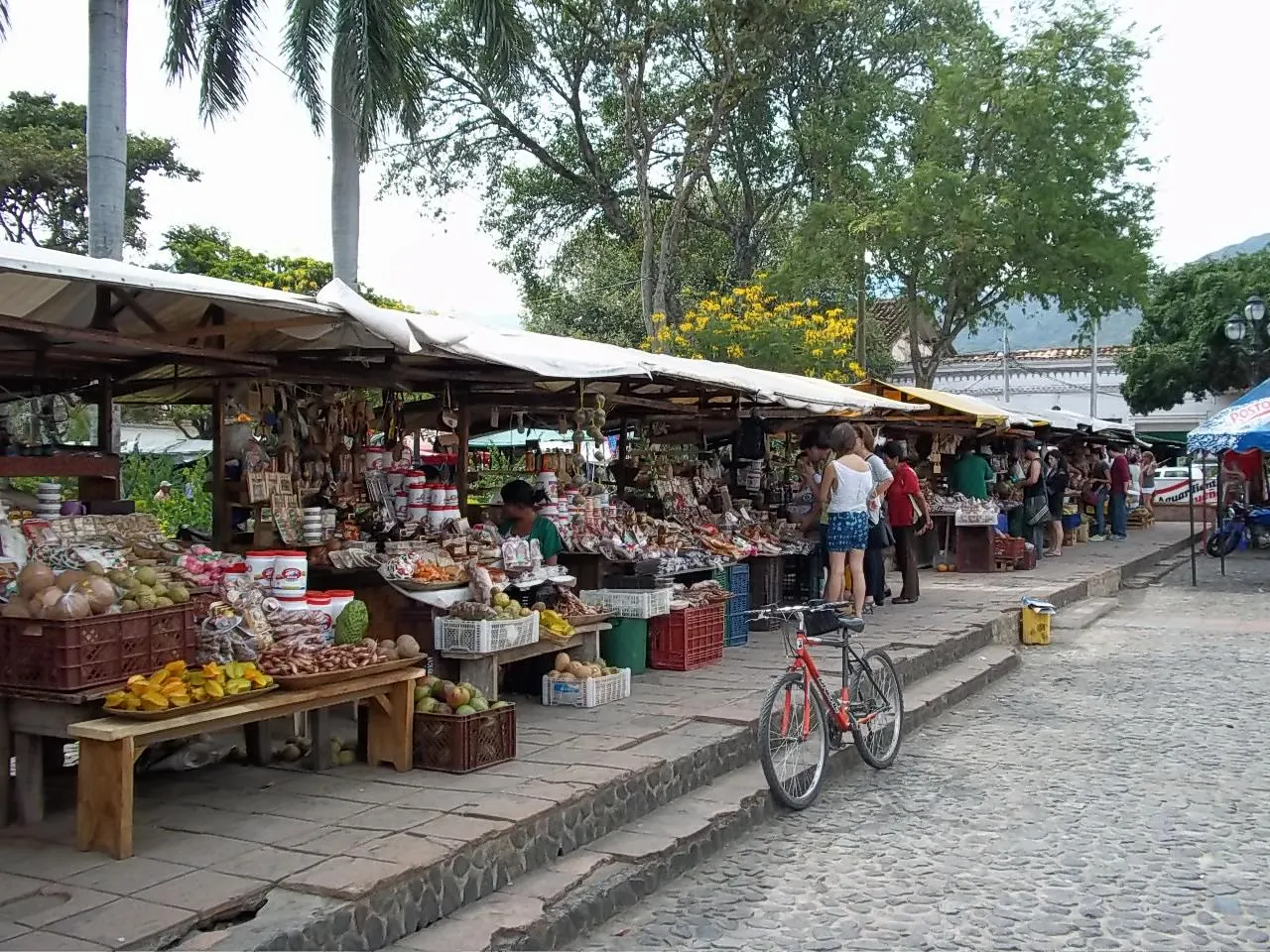 Puestos de frutas y dulces típicos en Santa Fe de Antioquia